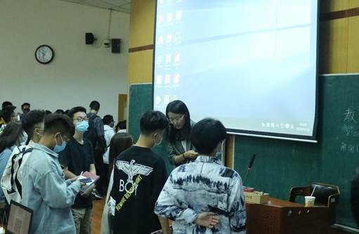 继往开来，迎风启航——必赢71886网址登录2020级本科生年级大会顺利举行